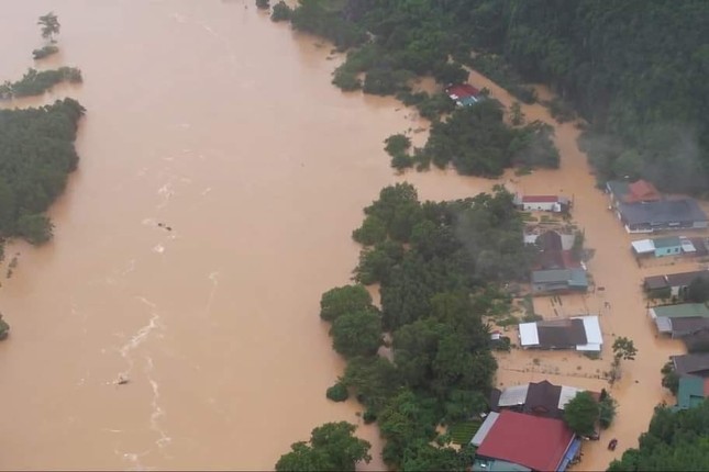 Hình ảnh tan hoang nơi tâm lũ Nghệ An - Ảnh 1.