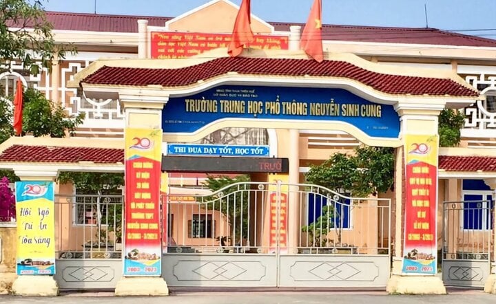 Lộ đề thi học kỳ toàn tỉnh Thừa Thiên - Huế: Kỷ luật hiệu trưởng một trường THPT - Ảnh 1. Lộ đề thi học kỳ toàn tỉnh Thừa Thiên - Huế: Kỷ luật hiệu trưởng một trường THPT - Ảnh 1.