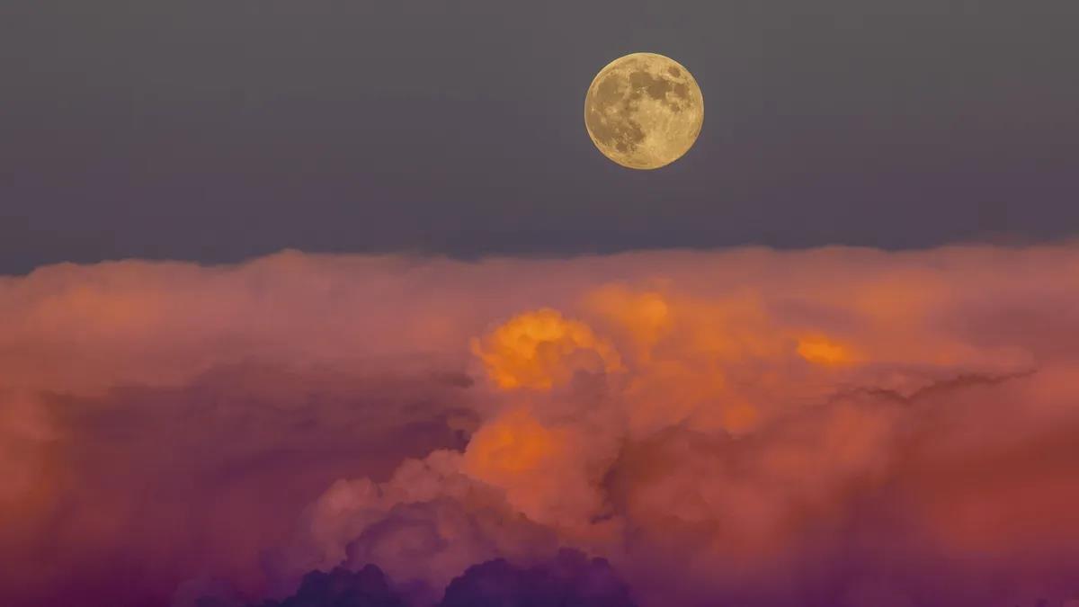 Siêu trăng Trung thu: Việt Nam quan sát được thời điểm ngoạn mục nhất - Ảnh 1.