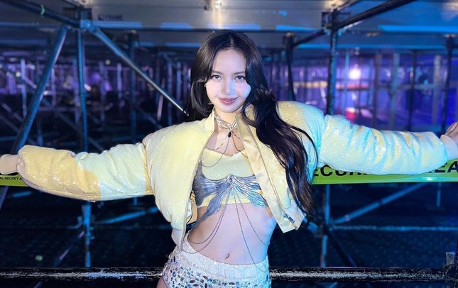 Giữa b&atilde;o bị mỉa mai m&uacute;a tho&aacute;t y, Lisa (BlackPink) lập 8 kỷ lục Guinness thế giới - Ảnh 3.