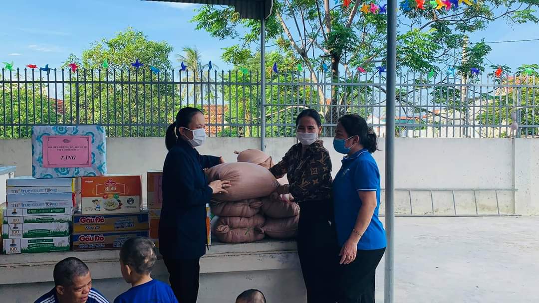 Trung thu của hàng chục mảnh đời bất hạnh trong mái ấm Thiên Ân - Ảnh 2. Trung thu của hàng chục mảnh đời bất hạnh trong mái ấm Thiên Ân - Ảnh 2.