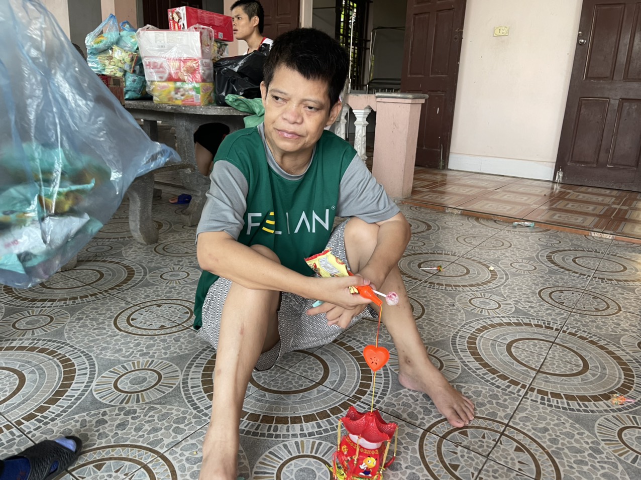 Trung thu của hàng chục mảnh đời bất hạnh trong mái ấm Thiên Ân - Ảnh 4. Trung thu của hàng chục mảnh đời bất hạnh trong mái ấm Thiên Ân - Ảnh 4.