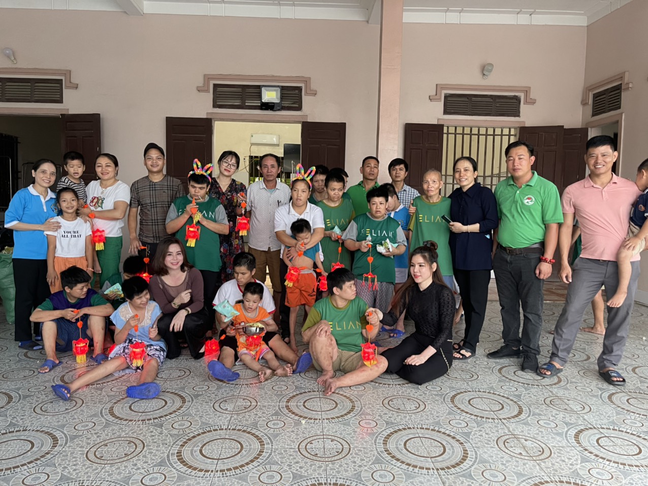 Trung thu của hàng chục mảnh đời bất hạnh trong mái ấm Thiên Ân - Ảnh 1. Trung thu của hàng chục mảnh đời bất hạnh trong mái ấm Thiên Ân - Ảnh 1.