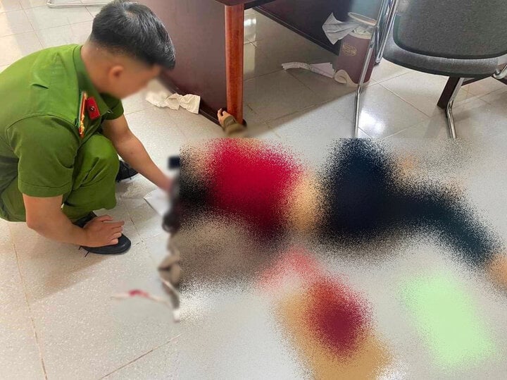 Đến tòa để hòa giải ly hôn, chồng đâm vợ trọng thương - Ảnh 1. Đến tòa để hòa giải ly hôn, chồng đâm vợ trọng thương - Ảnh 1.