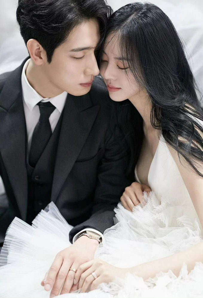 Tài tử Dự Báo Tình Yêu Và Thời Tiết cưới nàng mẫu nhà YG: Cô dâu diện đầm 240 triệu, cùng chú rể biến hôn lễ thành sàn diễn - Ảnh 11. Tài tử Dự Báo Tình Yêu Và Thời Tiết cưới nàng mẫu nhà YG: Cô dâu diện đầm 240 triệu, cùng chú rể biến hôn lễ thành sàn diễn - Ảnh 11.