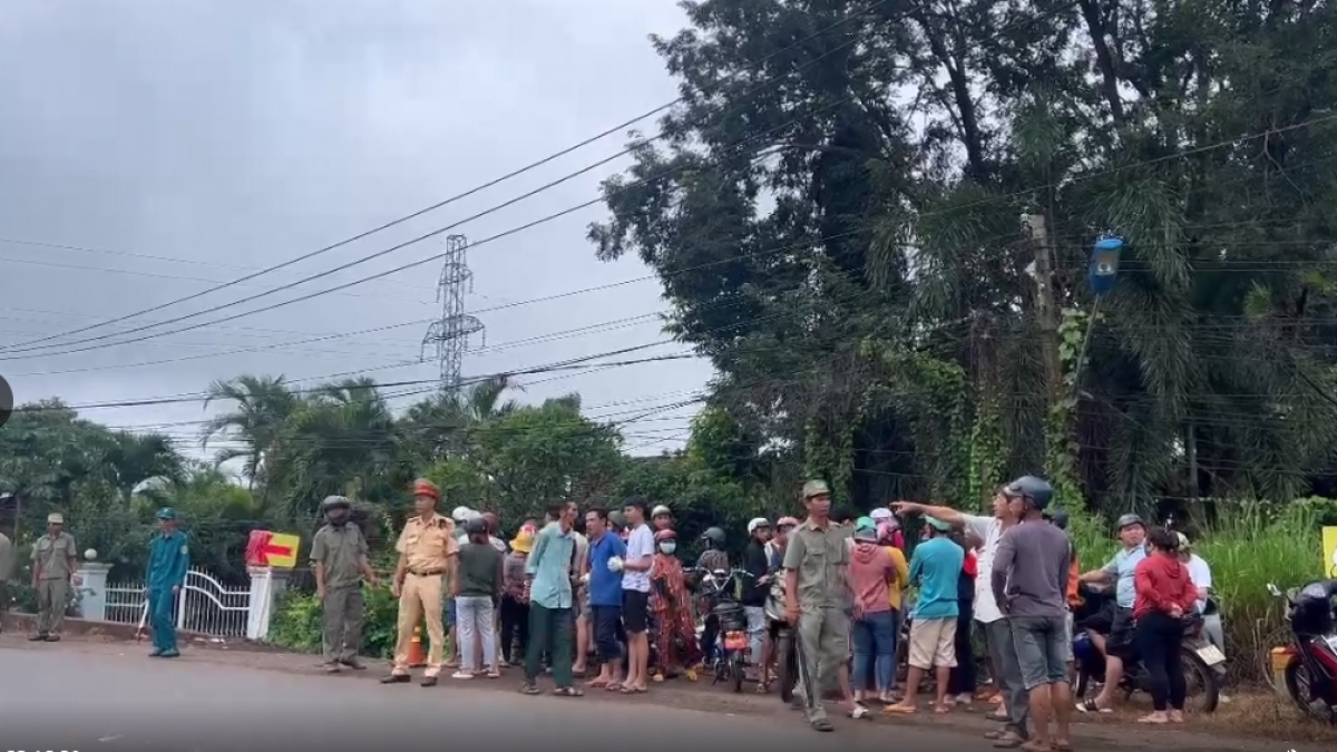 Công an điều tra nguyên nhân cái chết bất thường của người phụ nữ bên đường - Ảnh 1. Công an điều tra nguyên nhân cái chết bất thường của người phụ nữ bên đường - Ảnh 1.