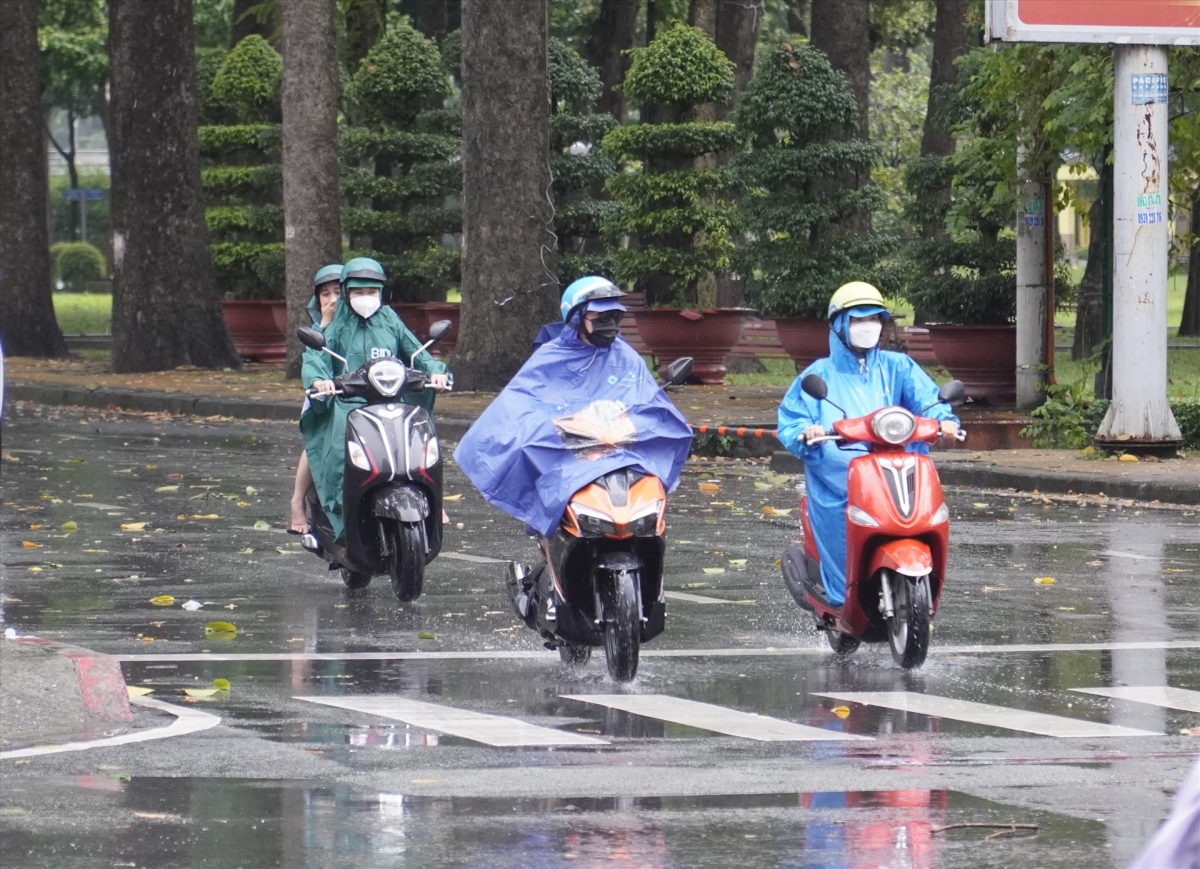 Thời tiết ngày 4/9: Nắng mưa gián đoạn ở Bắc Bộ, Tây Nguyên và Nam Bộ có mưa lớn - Ảnh 2.