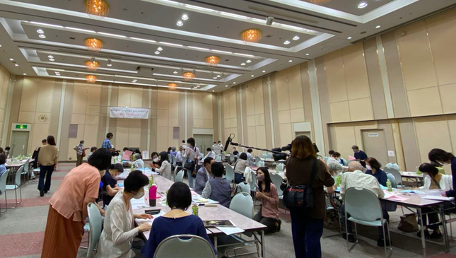 Nhật Bản: Con ế dài, bố mẹ già bận rộn hẹn hò thay - Ảnh 1.