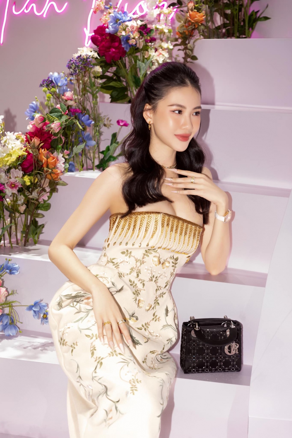 Khoảnh khắc đời thường nóng bỏng của Miss Universe Vietnam 2023 - Bùi Quỳnh Hoa - Ảnh 10.