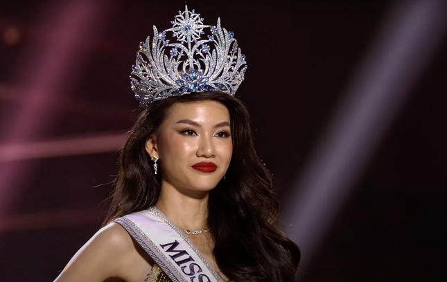Khoảnh khắc đời thường nóng bỏng của Miss Universe Vietnam 2023 - Bùi Quỳnh Hoa - Ảnh 1.
