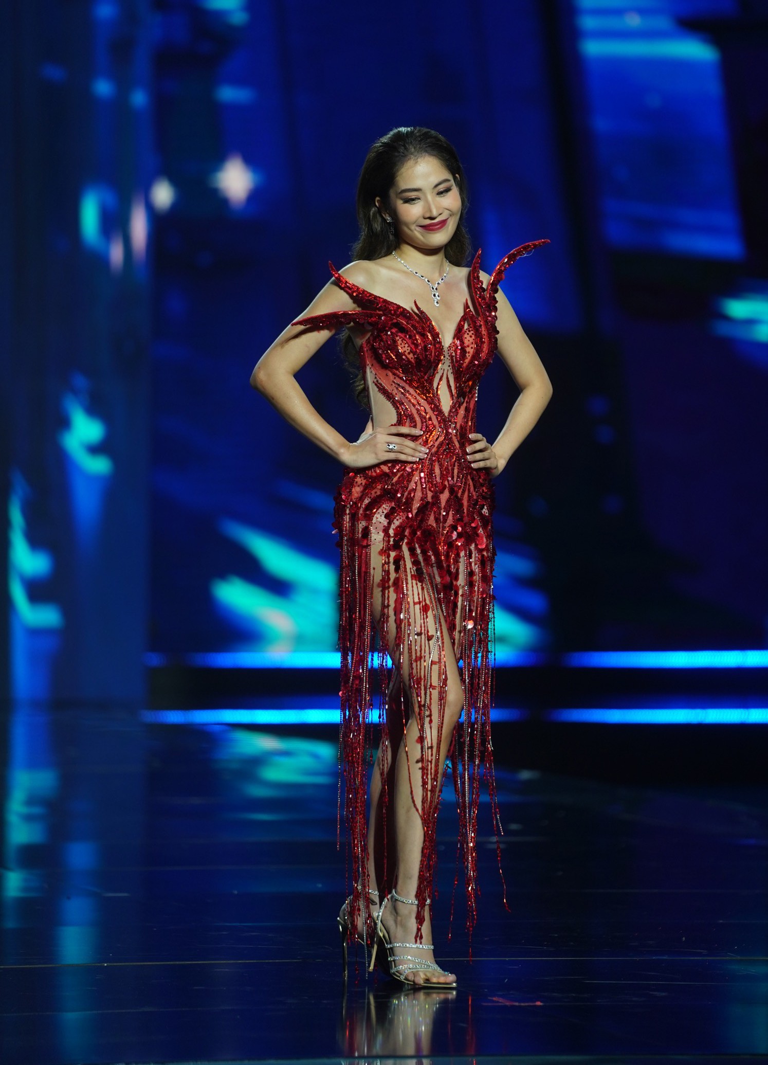 Váy dạ hội cut-out tại chung kết Miss Universe Vietnam - Ảnh 4.