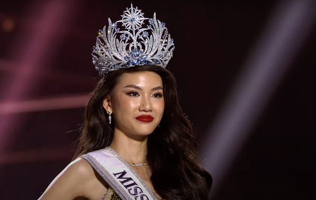 Style đời thường của Bùi Quỳnh Hoa - Miss Universe Vietnam 2023: Từ nữ tính, quyến rũ đến trẻ trung đều đủ cả - Ảnh 1.