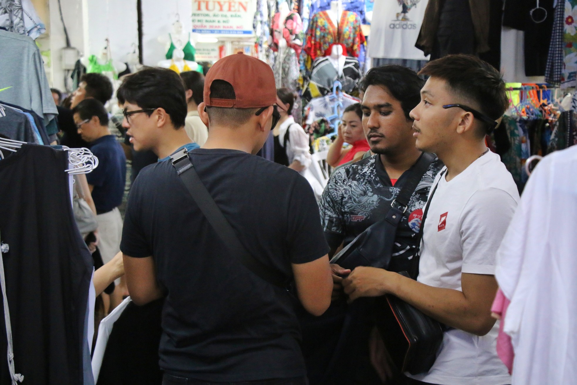 Chợ truyền thống lâu đời nhất Đà Nẵng đông nghịt du khách - Ảnh 16.