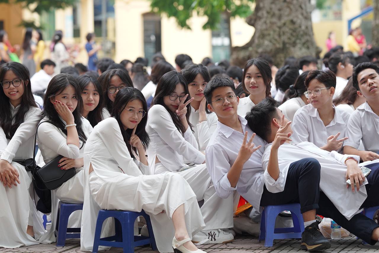 Đặc sản trai xinh gái đẹp mùa khai giảng: Chỉ cần diện áo dài, trang điểm đơn giản cũng đủ khiến dân tình xốn xuyến! - Ảnh 7.