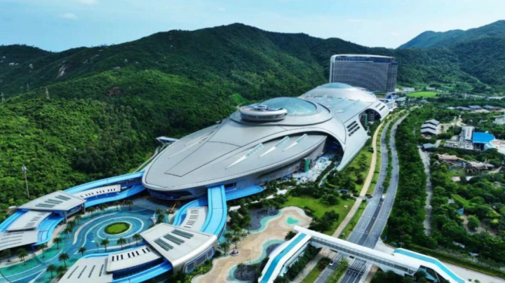 Công viên trong nhà lớn nhất thế giới nhìn như phi thuyền ngoài hành tinh - Ảnh 2.
