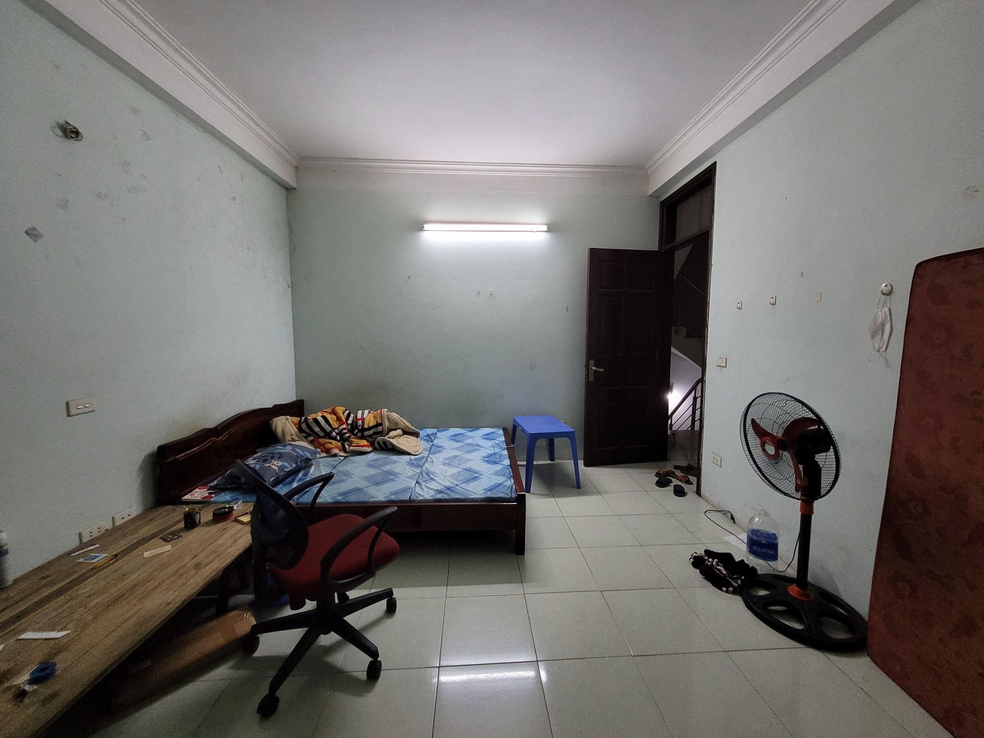 Sinh viên phải tự trang bị máy điều hòa và sơn lại phòng Sinh viên phải tự trang bị máy điều hòa và sơn lại phòng