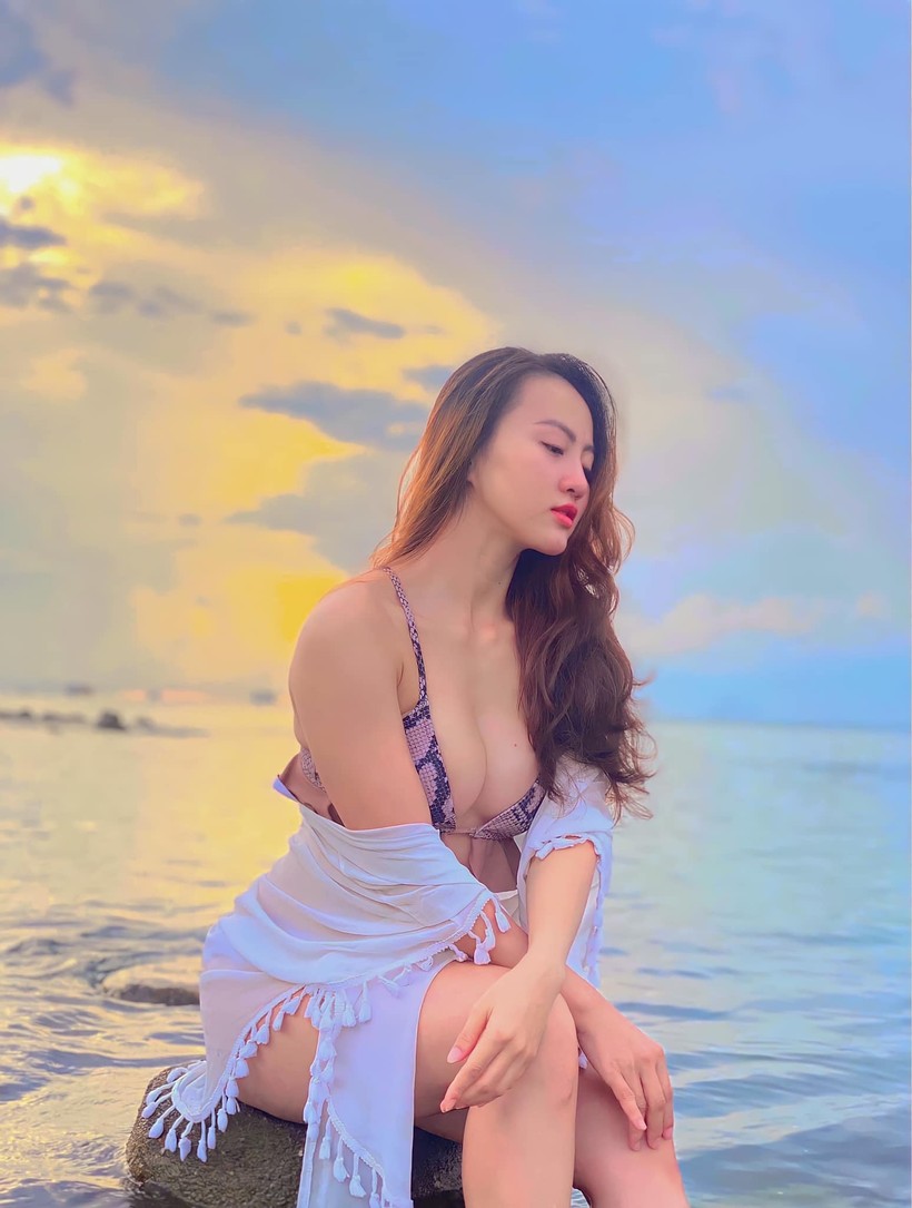 Hot girl tập Gym hướng dẫn bài tập thắt eo đồng hồ cát quyến rũ tại nhà - Ảnh 7. Hot girl tập Gym hướng dẫn bài tập thắt eo đồng hồ cát quyến rũ tại nhà - Ảnh 7.