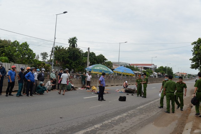 Công an thông tin nguyên nhân vụ tai nạn khiến hai cha con tử vong trên đường đến trường - Ảnh 2.