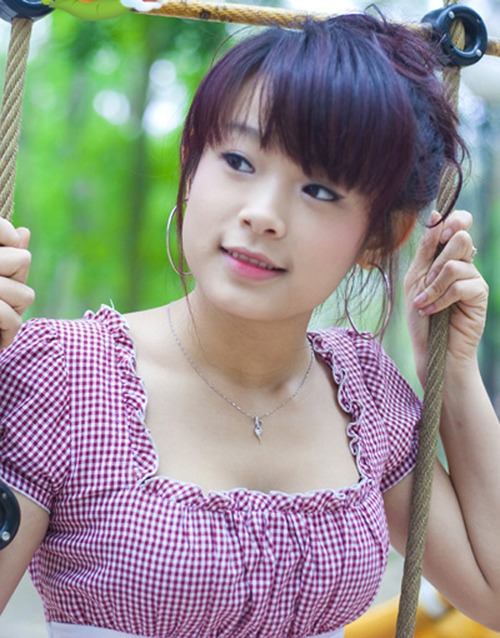“Chị Đẹp Đạp Gió” Huyền Baby: Sống trong biệt thự 100 tỷ, nhan sắc "lão hoá ngược" còn tài năng thì sao? - Ảnh 2. “Chị Đẹp Đạp Gió” Huyền Baby: Sống trong biệt thự 100 tỷ, nhan sắc "lão hoá ngược" còn tài năng thì sao? - Ảnh 2.