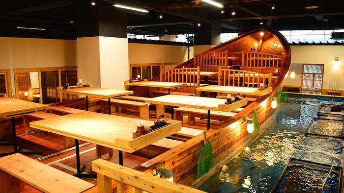 Nhà hàng Nhật Bản hút khách nhờ chiêu &quot;độc&quot;: Cho khách trải nghiệm làm ngư dân, đánh bắt tôm cá lên ăn tại chỗ - Ảnh 1.