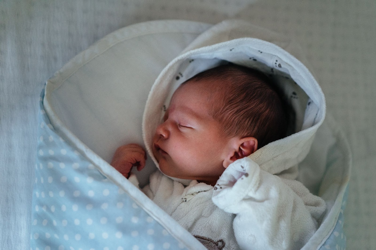Chuyên gia cảnh báo cha mẹ không nên mặc kiểu trang phục này cho trẻ sơ sinh khi ngủ - Ảnh 1. Chuyên gia cảnh báo cha mẹ không nên mặc kiểu trang phục này cho trẻ sơ sinh khi ngủ - Ảnh 1.