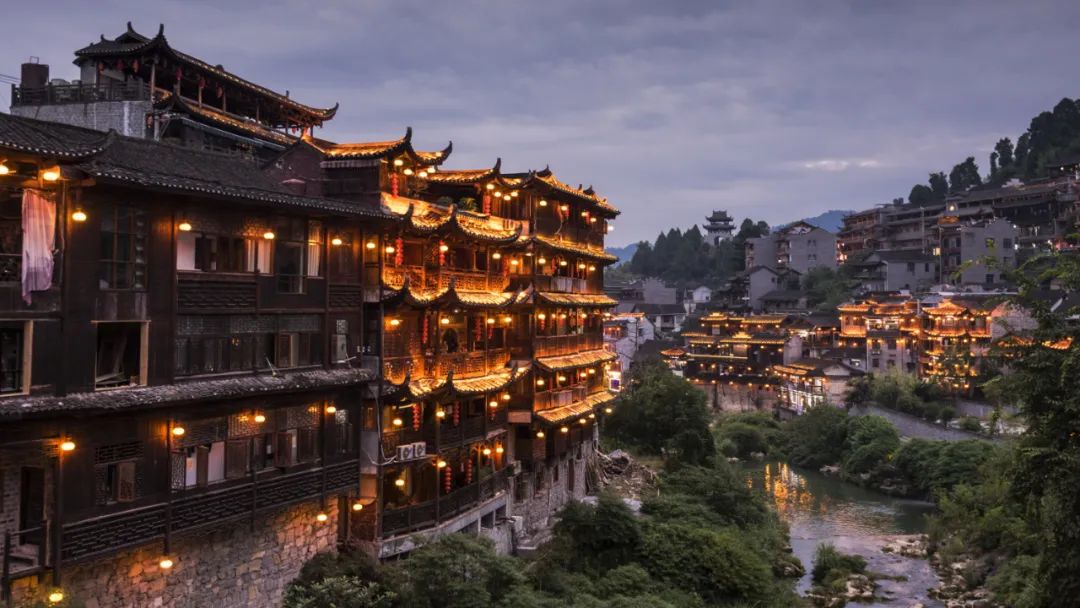 Cận cảnh vẻ đẹp vượt thời gian của trấn Phù Dung - trấn cổ nghìn năm treo trên thác nước  - Ảnh 13.