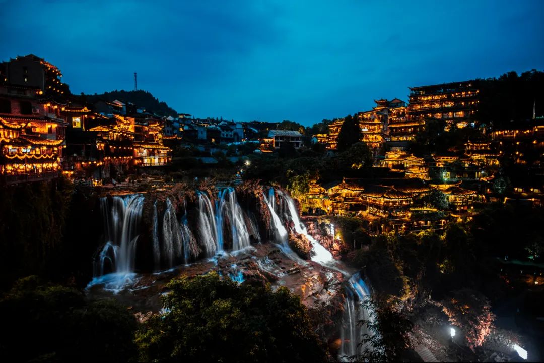 Cận cảnh vẻ đẹp vượt thời gian của trấn Phù Dung - trấn cổ nghìn năm treo trên thác nước  - Ảnh 14.