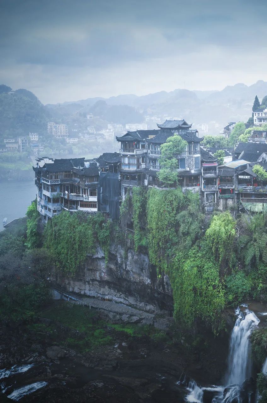 Cận cảnh vẻ đẹp vượt thời gian của trấn Phù Dung - trấn cổ nghìn năm treo trên thác nước  - Ảnh 15.