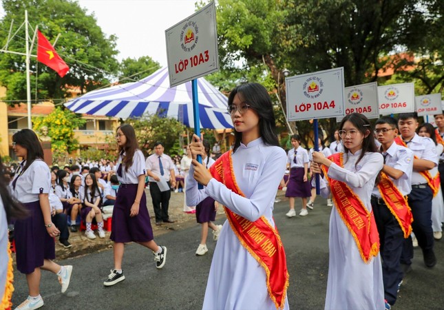 Công khai các khoản, mức thu để kiểm soát lạm thu - Ảnh 1.