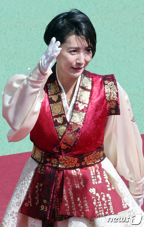 Hoa hậu tai tiếng nhất xứ Hàn lần đầu xuất hiện công khai sau 11 năm ở ẩn - Ảnh 3.