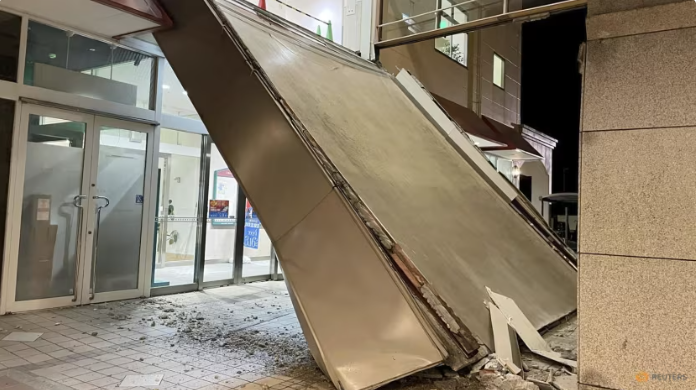 Động đất mạnh ở Nhật Bản: &Iacute;t nhất 6 người thiệt mạng, gần 100.000 người được lệnh sơ t&aacute;n - Ảnh 1.