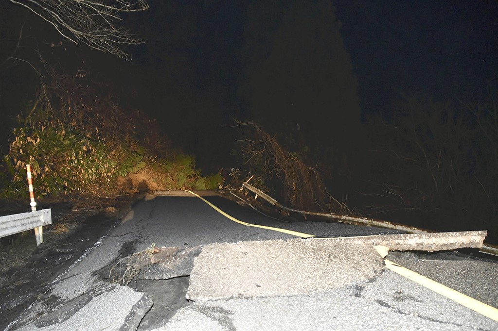 Động đất mạnh ở Nhật Bản: &Iacute;t nhất 6 người thiệt mạng, gần 100.000 người được lệnh sơ t&aacute;n - Ảnh 10.