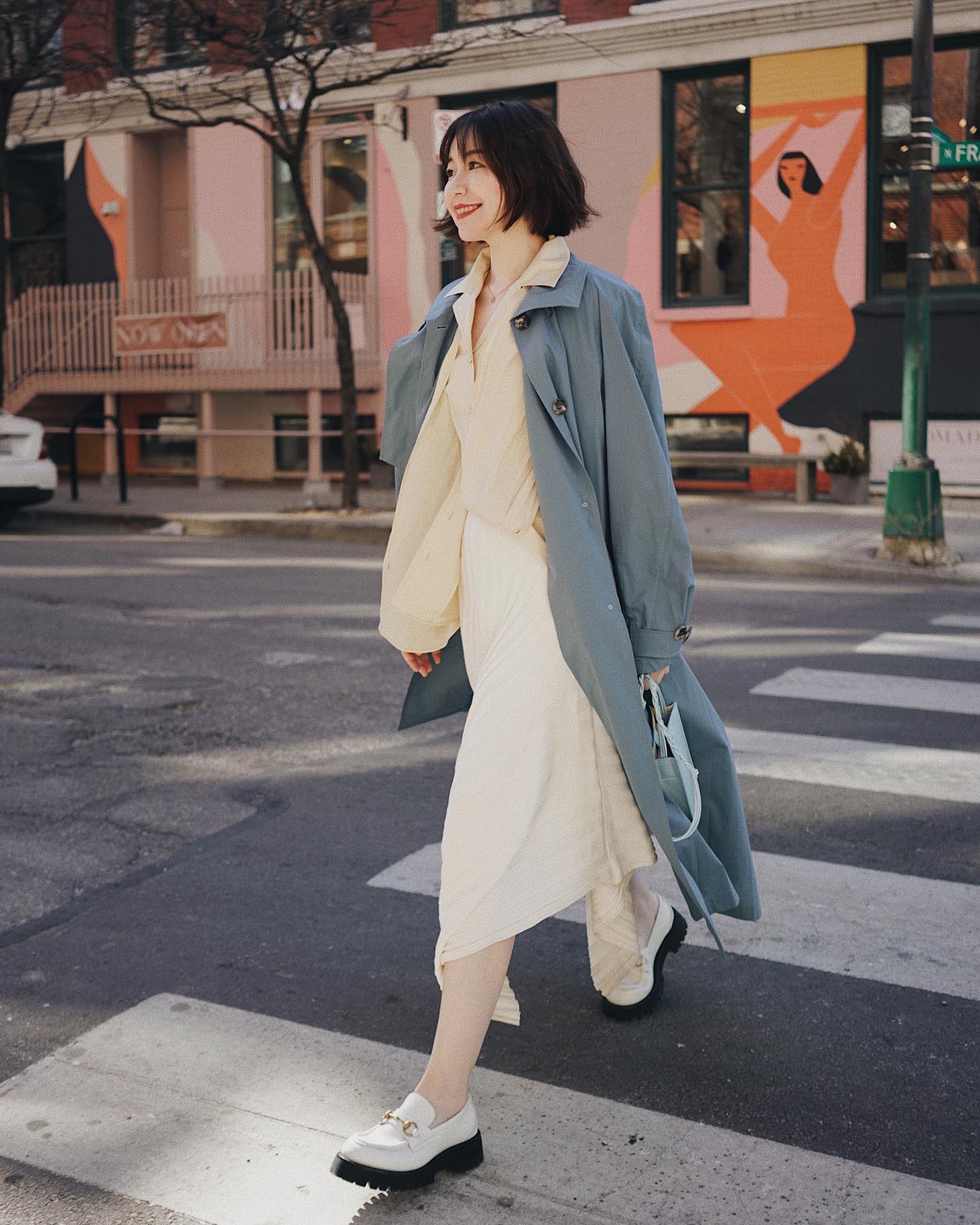 5 mẫu áo khoác dáng dài nên sắm để mặc đẹp hơn trong dịp Tết 2024- Ảnh 8. 5 mẫu áo khoác dáng dài nên sắm để mặc đẹp hơn trong dịp Tết 2024- Ảnh 8.