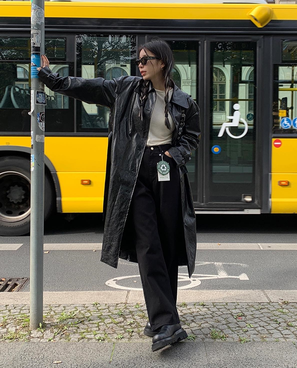 5 mẫu áo khoác dáng dài nên sắm để mặc đẹp hơn trong dịp Tết 2024- Ảnh 6. 5 mẫu áo khoác dáng dài nên sắm để mặc đẹp hơn trong dịp Tết 2024- Ảnh 6.