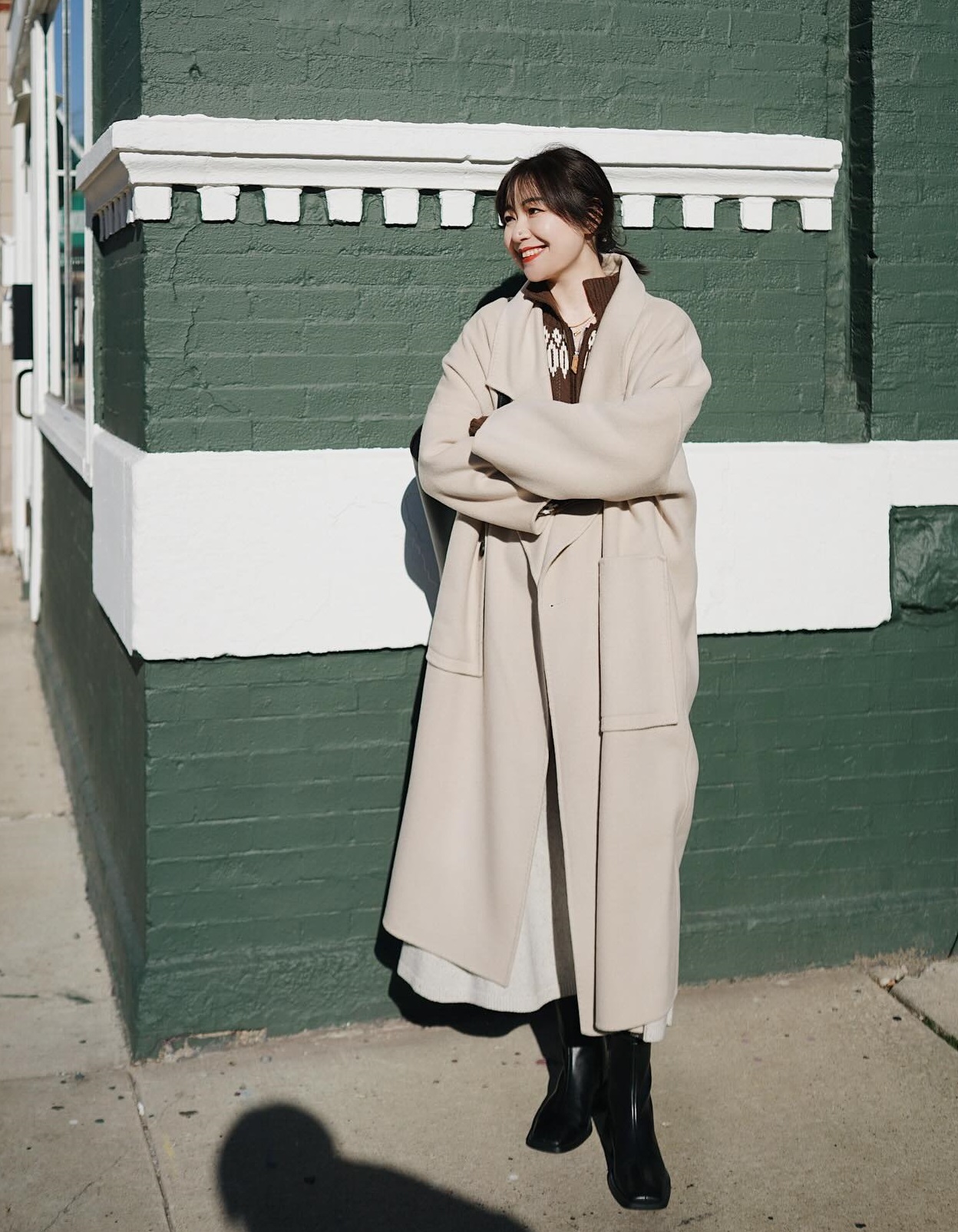 5 mẫu áo khoác dáng dài nên sắm để mặc đẹp hơn trong dịp Tết 2024- Ảnh 4. 5 mẫu áo khoác dáng dài nên sắm để mặc đẹp hơn trong dịp Tết 2024- Ảnh 4.