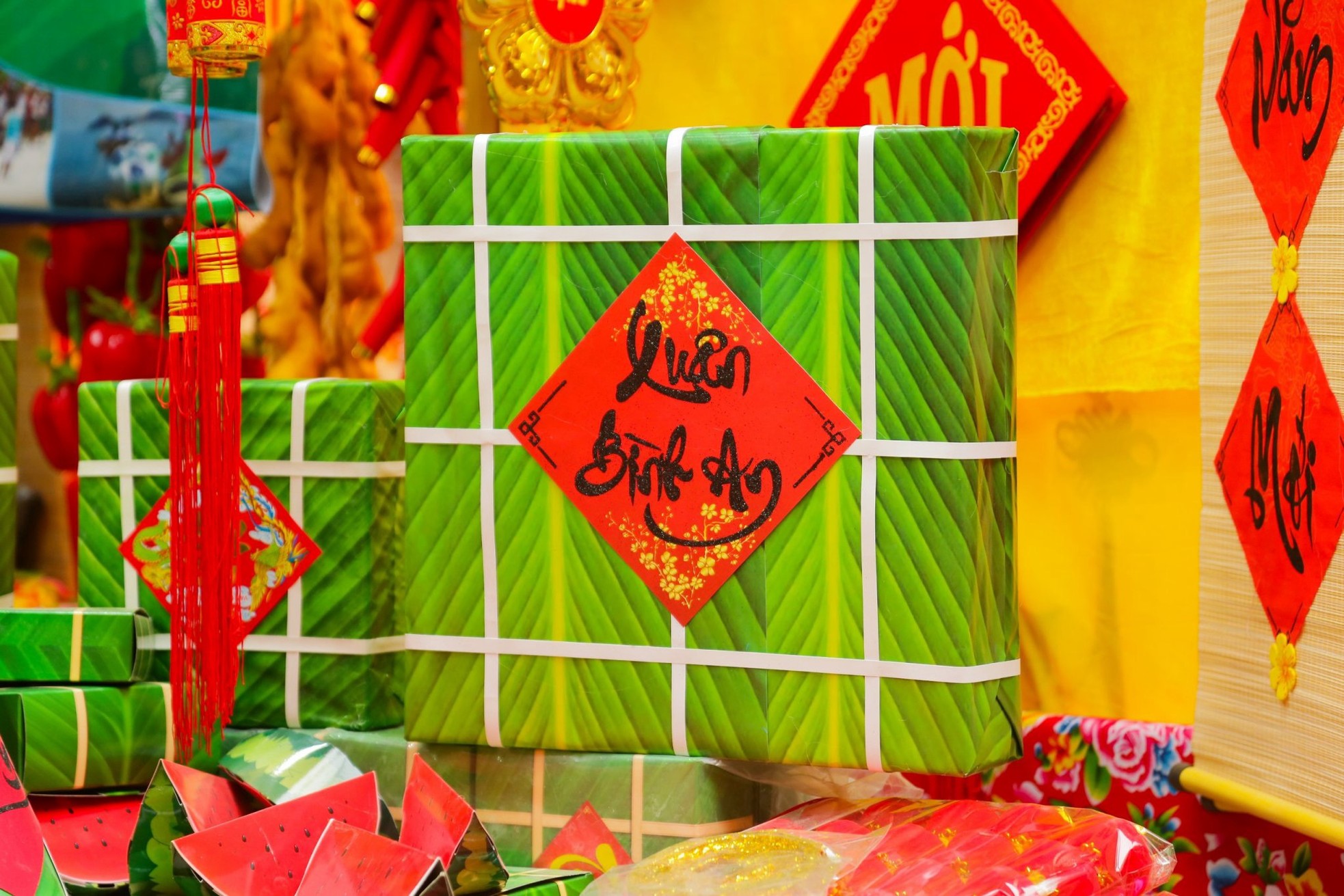 Phố H&agrave;ng M&atilde; rực rỡ sắc m&agrave;u đ&oacute;n Xu&acirc;n Gi&aacute;p Th&igrave;n - Ảnh 18.