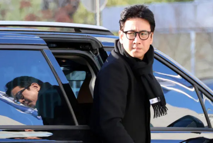 Dispatch bóc toàn cảnh vụ án Lee Sun Kyun bị tống tiền 9,3 tỷ: Nhân tình - cựu diễn viên đua nhau lật mặt và những cú twist đau đầu - Ảnh 14.