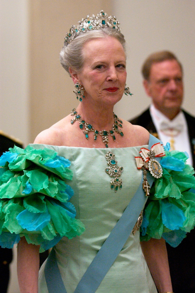 Cận cảnh những chiếc vương miện lấp lánh kim cương của Vương hậu tương lai Đan Mạch: Đẹp tinh xảo, giá trị và ý nghĩa vô cùng - Ảnh 8.