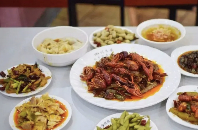 Bữa ăn canteen bị "vạch trần" khiến sinh vi&ecirc;n trong trường phải thốt l&ecirc;n: "Ch&uacute;ng t&ocirc;i kh&ocirc;ng muốn ăn thế n&agrave;y đ&acirc;u!" - Ảnh 3.