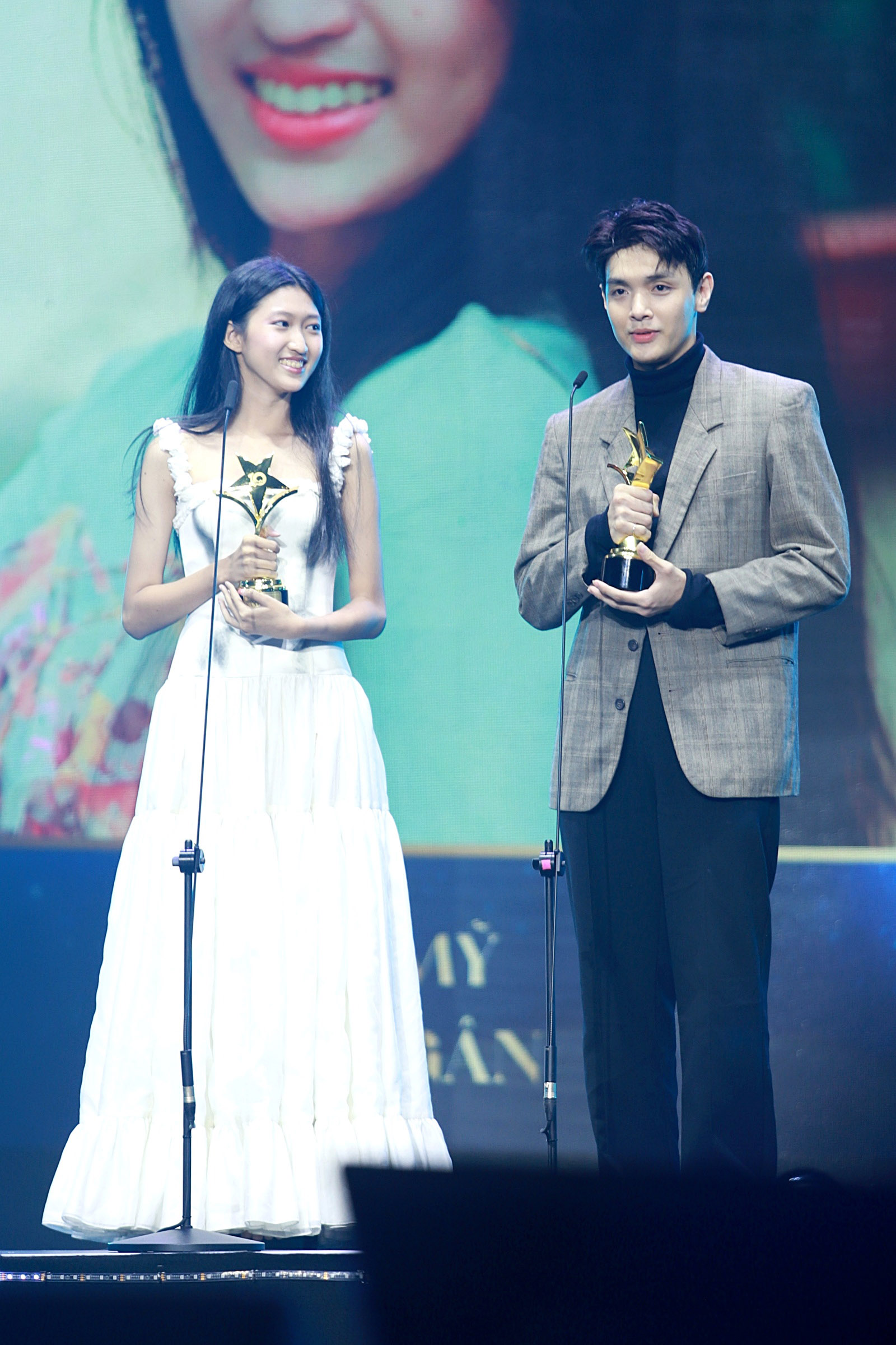 Trường Giang có hành động đẹp dành cho Trấn Thành khi "Nhà Bà Nữ" liên tục nhận giải thưởng lớn - Ảnh 6. Trường Giang có hành động đẹp dành cho Trấn Thành khi "Nhà Bà Nữ" liên tục nhận giải thưởng lớn - Ảnh 6.