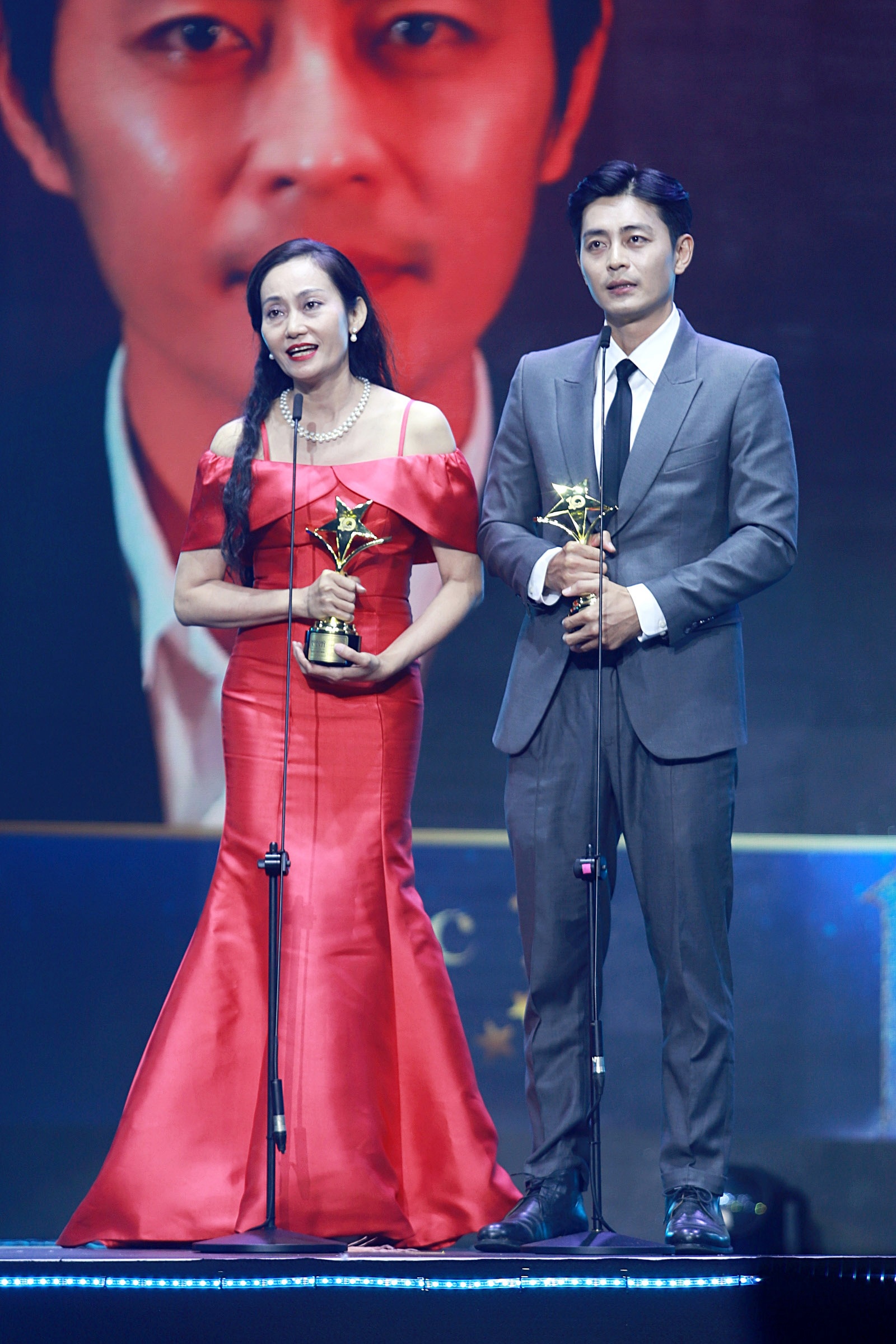 Trường Giang có hành động đẹp dành cho Trấn Thành khi "Nhà Bà Nữ" liên tục nhận giải thưởng lớn - Ảnh 11. Trường Giang có hành động đẹp dành cho Trấn Thành khi "Nhà Bà Nữ" liên tục nhận giải thưởng lớn - Ảnh 11.