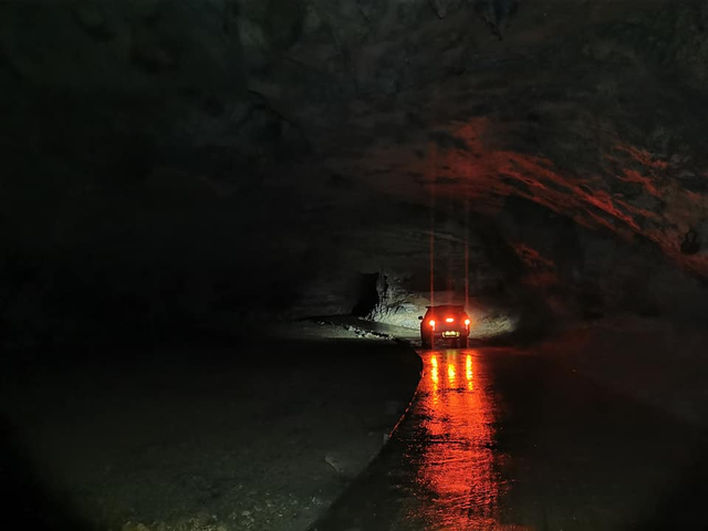 Hang động trong núi ở nơi cách Hà Nội hơn 100km, du khách nhận xét tới đây "ngỡ như đi xuống địa ngục" - Ảnh 3.