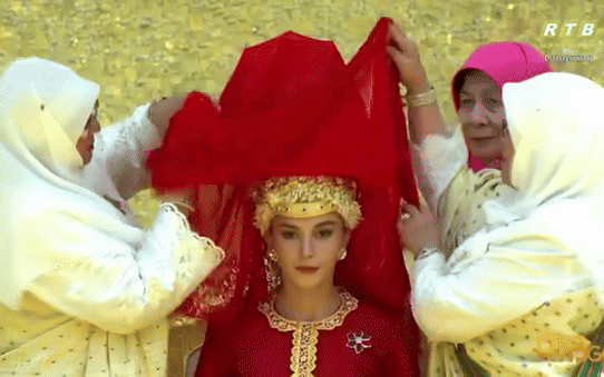 Cô dâu của Hoàng tử Brunei rạng rỡ trong loạt váy cưới hoàng gia, bùng nổ visual với khoảnh khắc mở voan che