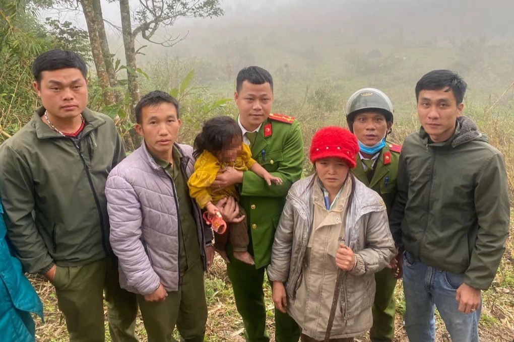 Bé gái 2 tuổi sống sót thần kỳ sau hơn 1 ngày đêm mất tích trong rừng- Ảnh 2. Bé gái 2 tuổi sống sót thần kỳ sau hơn 1 ngày đêm mất tích trong rừng- Ảnh 2.