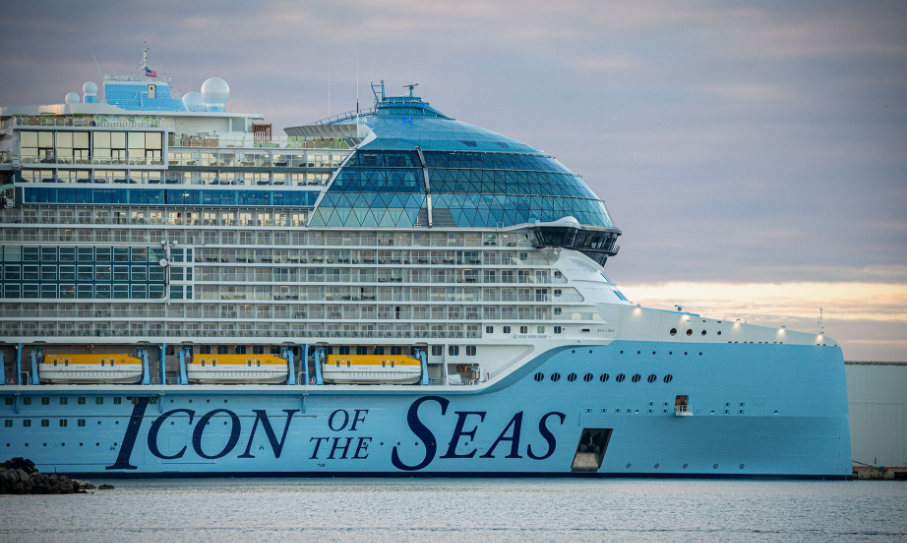 Tàu du lịch lớn nhất thế giới Icon of the Seas chuẩn bị ra khơi chuyến đầu tiên - Ảnh 1.