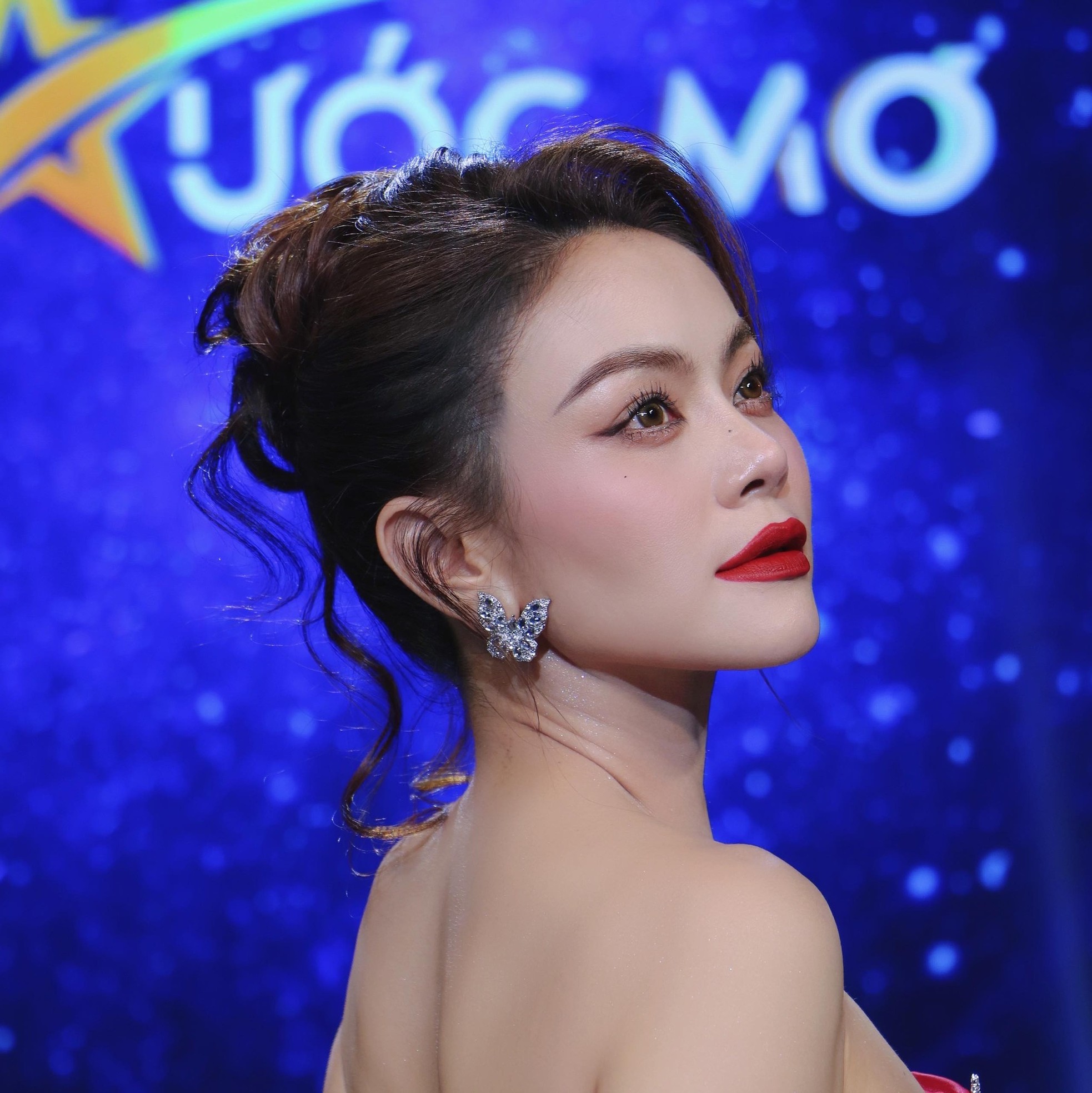 Bàn về nguồn cơn Lưu Thiên Hương bị giảng viên nhạc viện ném điện thoại vào người - Ảnh 2. Bàn về nguồn cơn Lưu Thiên Hương bị giảng viên nhạc viện ném điện thoại vào người - Ảnh 2.