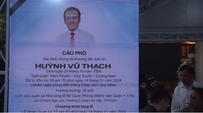 Đám tang ca sĩ Huỳnh Vũ Thạch: Không khí đau thương bao trùm, gia đình khóc nghẹn gây xót xa - Ảnh 12.