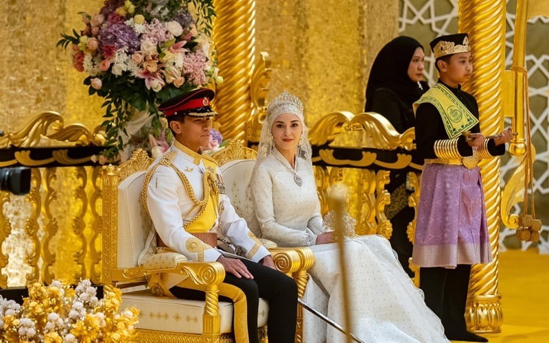 Bắn 17 loạt đại bác mừng đám cưới Hoàng tử Brunei - Ảnh 1.