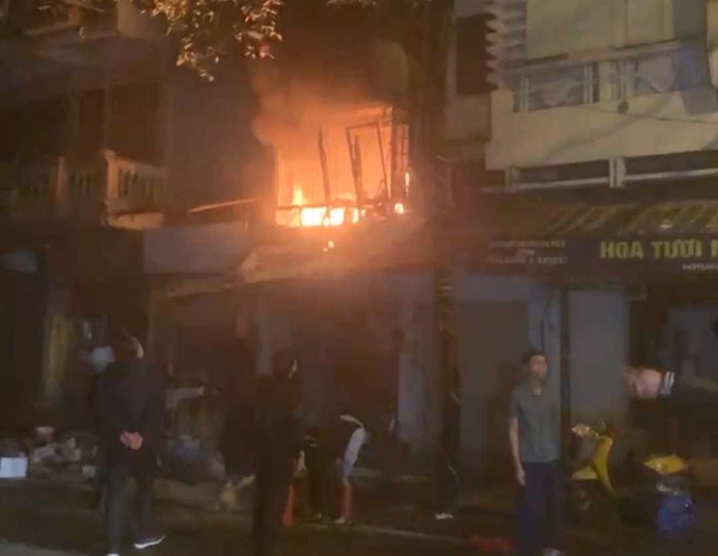 Hà Nội: Cháy nhà trên phố Hàng Lược, 4 người tử vong - Ảnh 1.
