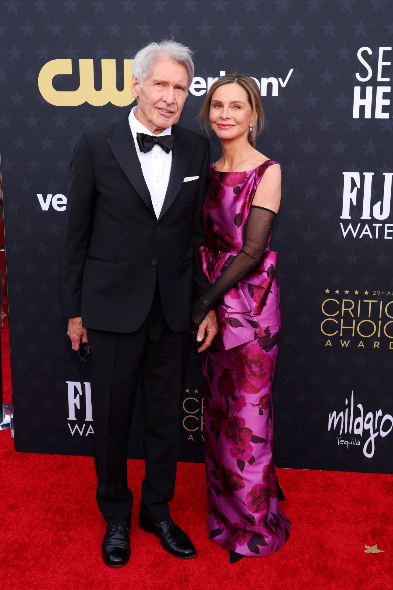 Thảm đỏ Critics Choice Awards: Margot Robbie rực rỡ đọ sắc cặp mẹ con “hack tuổi”, tài tử Iron Man dẫn đầu dàn sao Marvel- Ảnh 17. Thảm đỏ Critics Choice Awards: Margot Robbie rực rỡ đọ sắc cặp mẹ con “hack tuổi”, tài tử Iron Man dẫn đầu dàn sao Marvel- Ảnh 17.